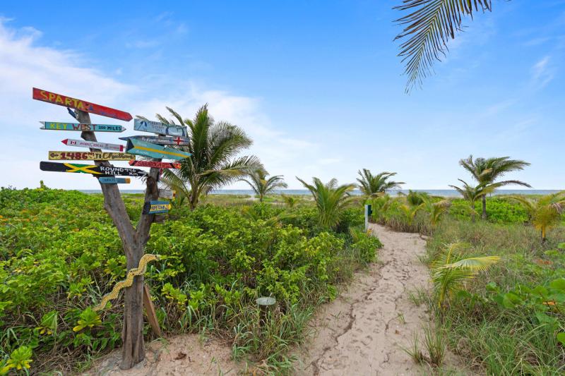  Single Family Homes Photo 7:  Palm Beach,  FL 33480