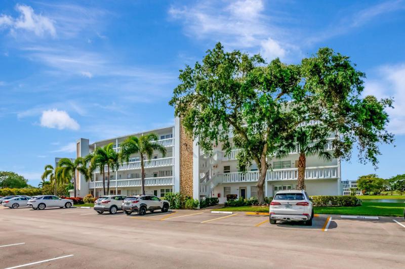  Condo & Townhome Photos