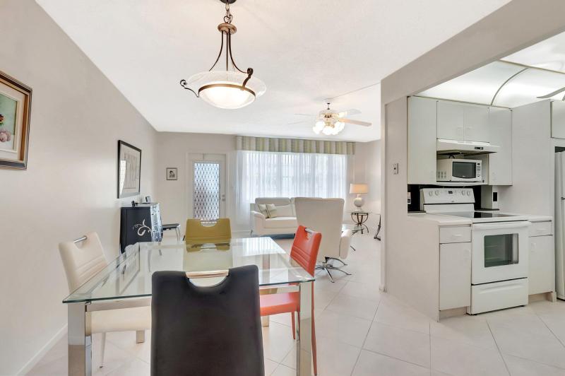  Condo & Townhome Photos