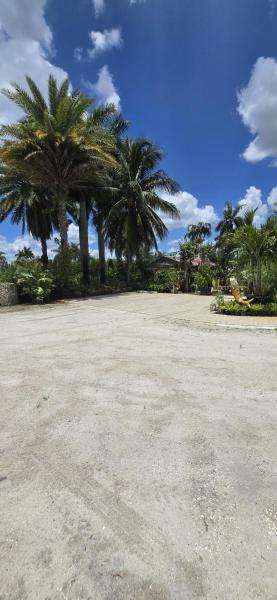  Commercial & Industrial Land Images 