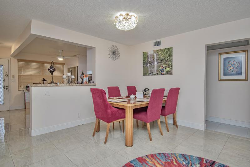  Condo & Townhome Photos