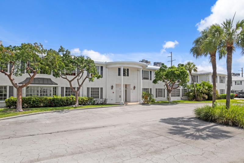  Condo & Townhome Photos
