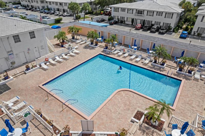  Condo & Townhome Photos