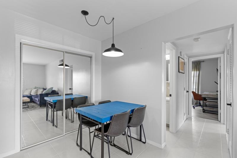  Condo & Townhome Photos