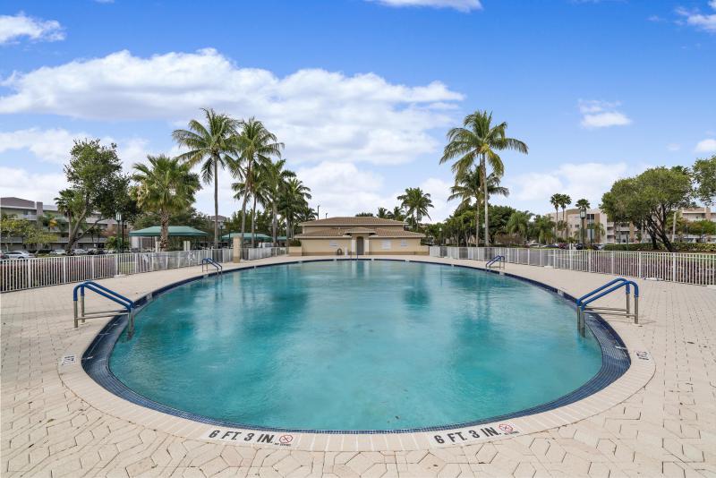  Condo & Townhome Photos