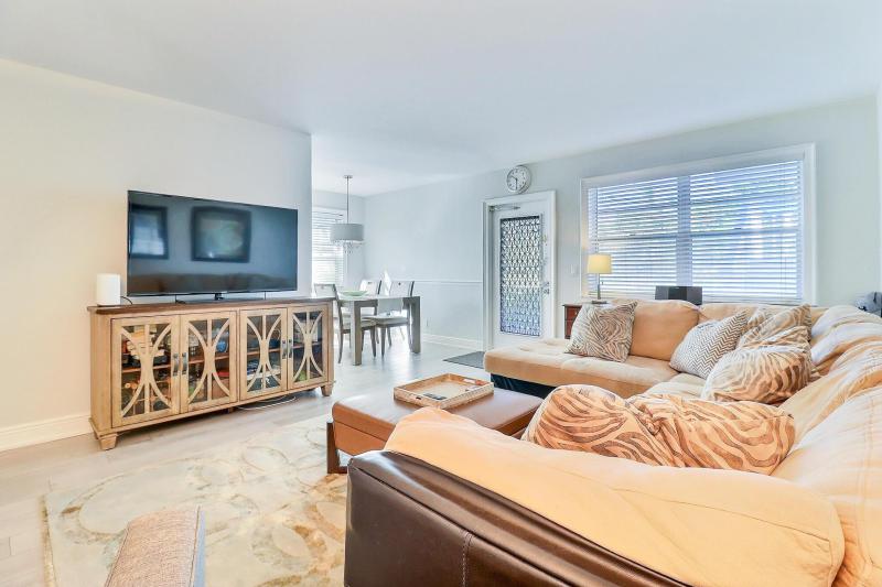  Condo & Townhome Photos