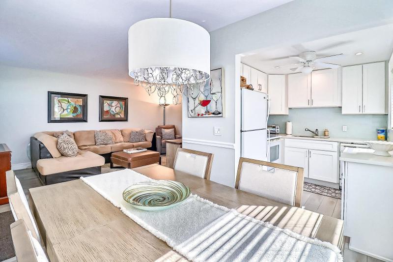  Condo & Townhome Photos