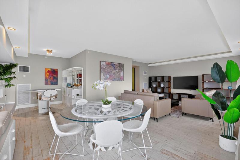  Condo & Townhome Photos