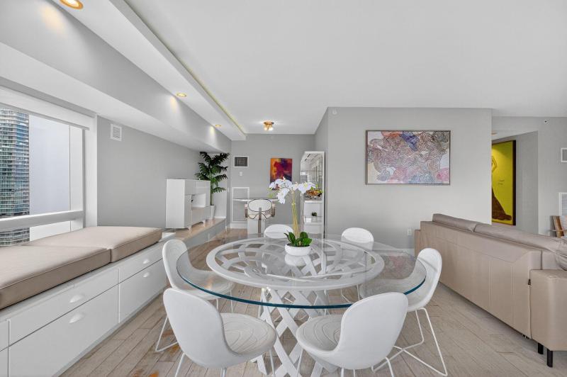  Condo & Townhome Photos