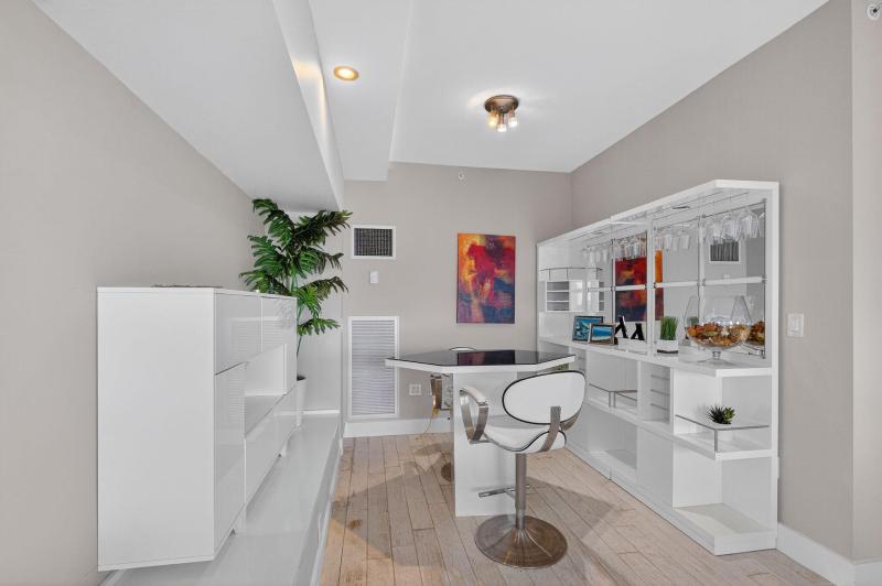  Condo & Townhome Photos