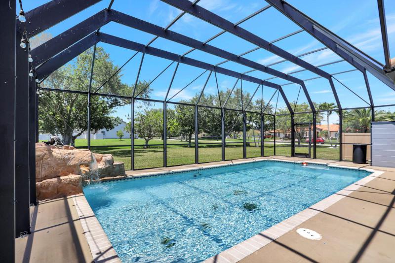  Single Family Homes Photo 60:  Pembroke Pines,  FL 33332