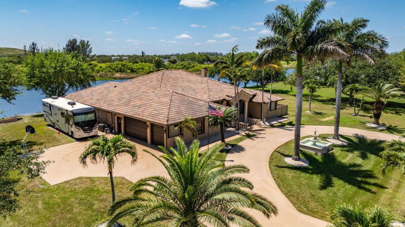  Single Family Homes Photo 70:  Pembroke Pines,  FL 33332