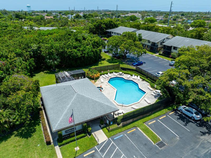  Condo & Townhome Photos
