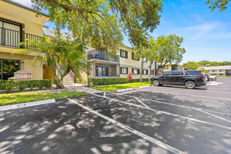  Condo & Townhome Photos