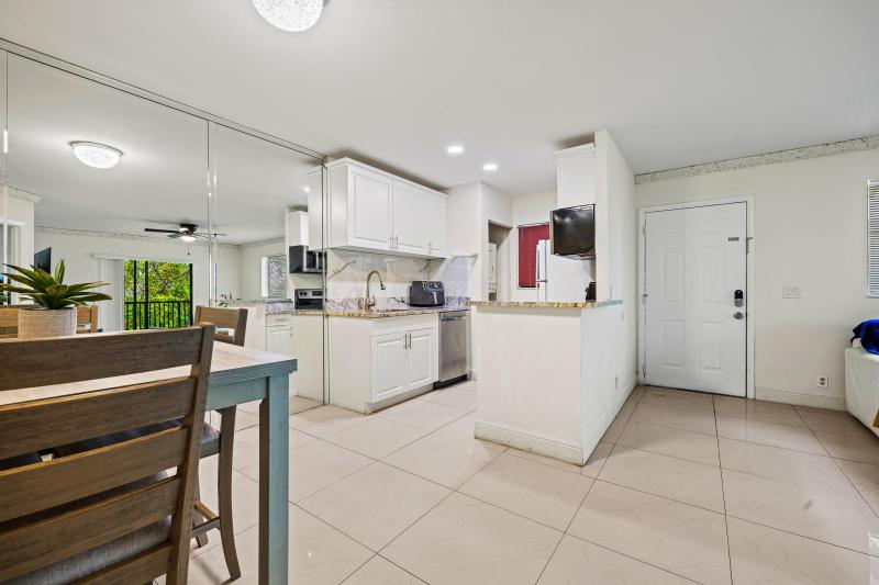  Condo & Townhome Photos