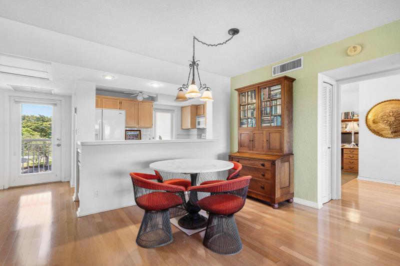  Condo & Townhome Photos