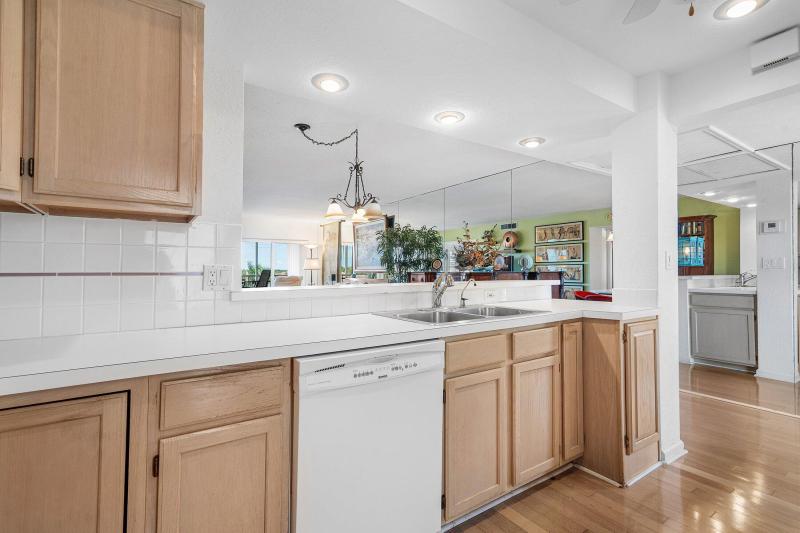  Condo & Townhome Photos