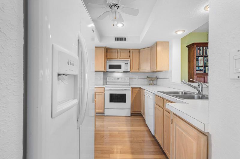  Condo & Townhome Photos