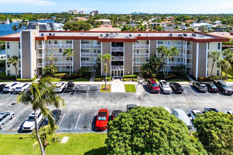  Condo & Townhome Photos
