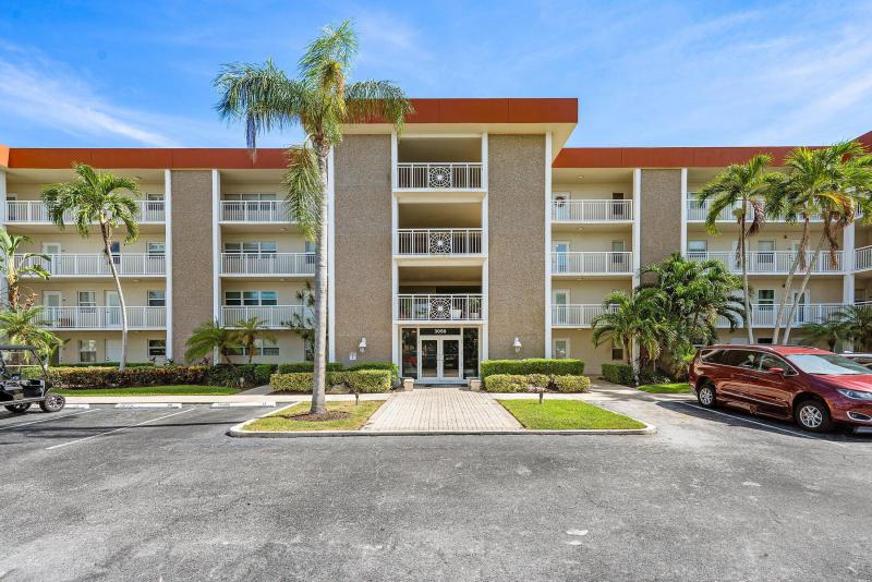  Condo & Townhome Photos