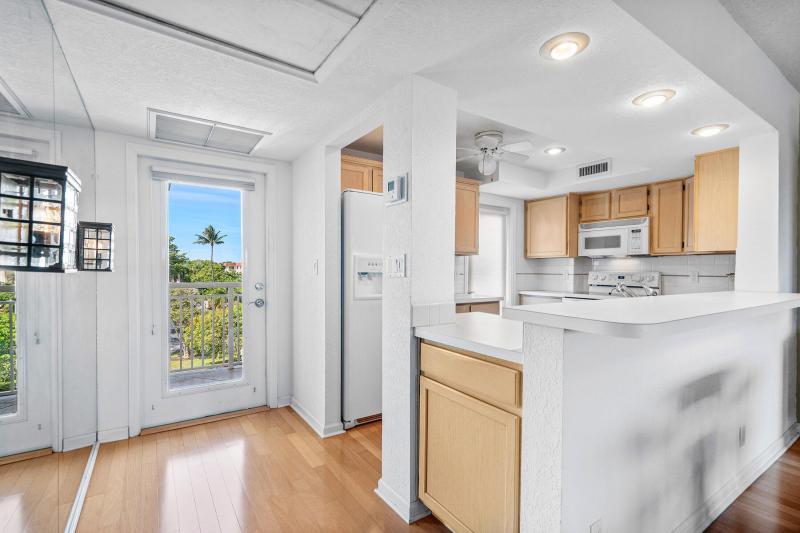  Condo & Townhome Photos