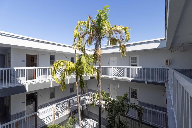  Condo & Townhome Photos