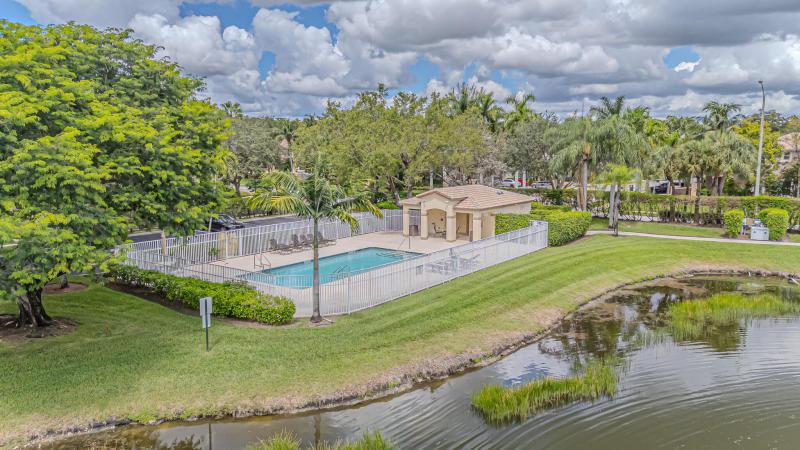  Condo & Townhome Photos