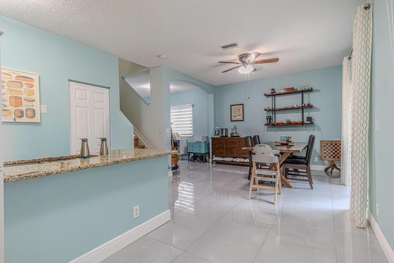  Condo & Townhome Photos
