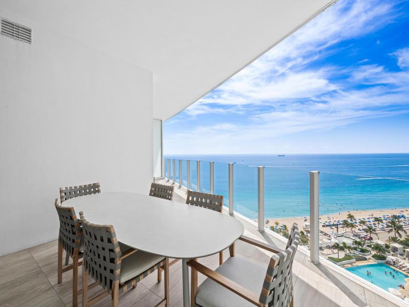  Condo & Townhome Photos