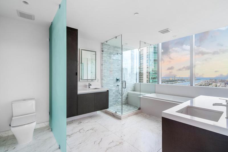  Condo & Townhome Photos