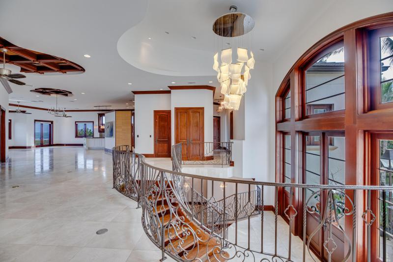 Single Family Homes Photo 10:  Hutchinson Island,  FL 34949
