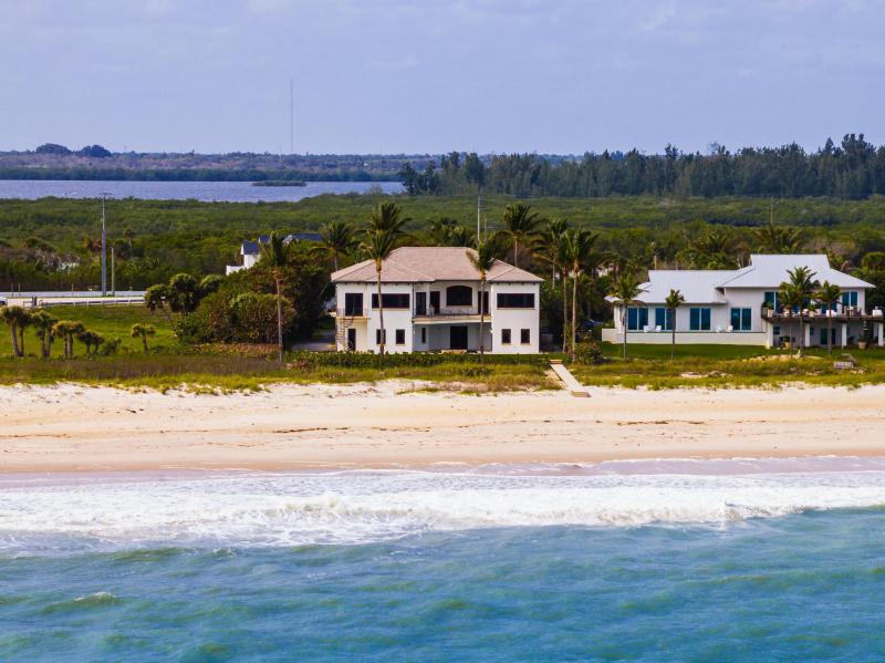  Single Family Homes Photo 2:  Hutchinson Island,  FL 34949