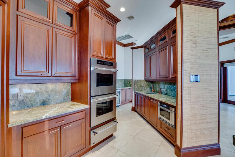  Single Family Homes Photo 20:  Hutchinson Island,  FL 34949