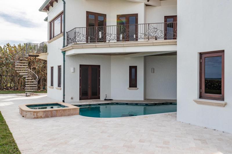  Single Family Homes Photo 8:  Hutchinson Island,  FL 34949