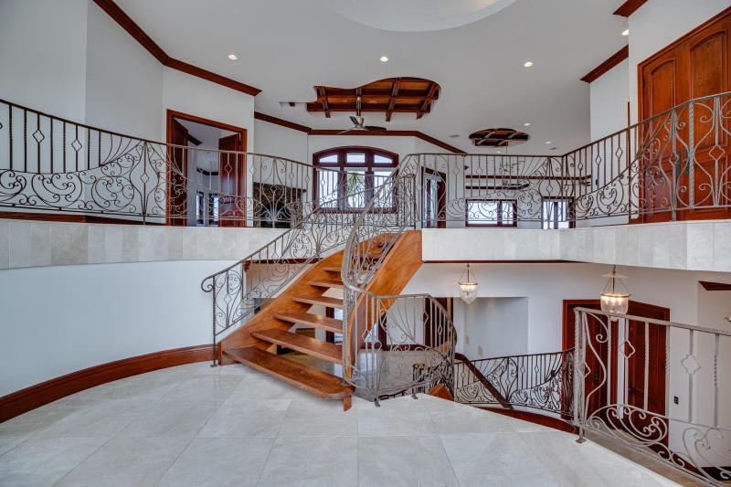  Single Family Homes Photo 9:  Hutchinson Island,  FL 34949