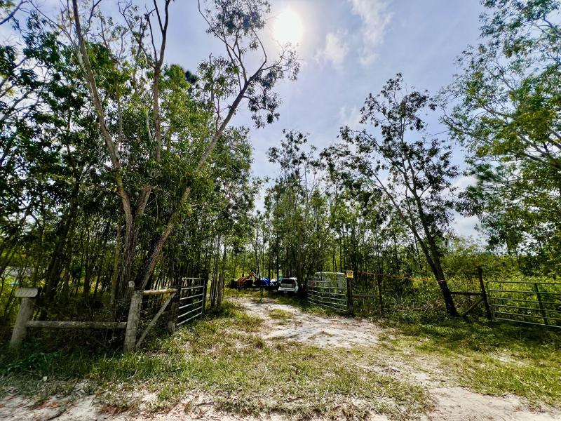  Commercial & Industrial Land Images 