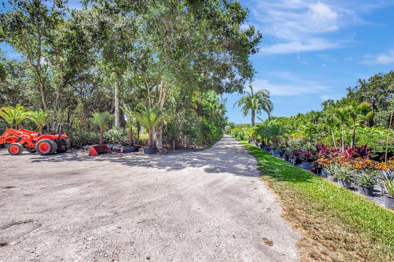  Commercial & Industrial Land Images 
