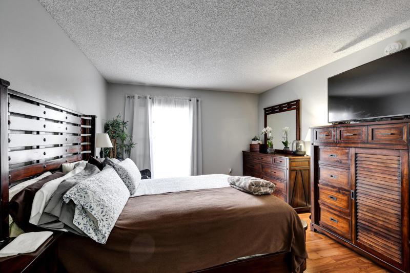 Condo & Townhome Photos