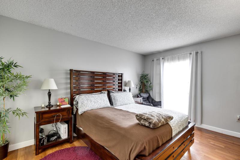  Condo & Townhome Photos
