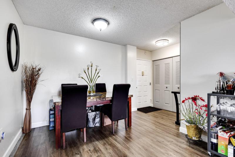  Condo & Townhome Photos