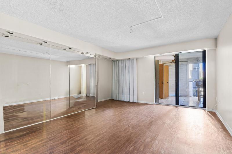  Condo & Townhome Photos