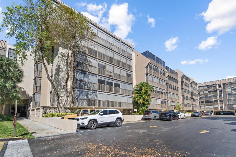  Condo & Townhome Photos