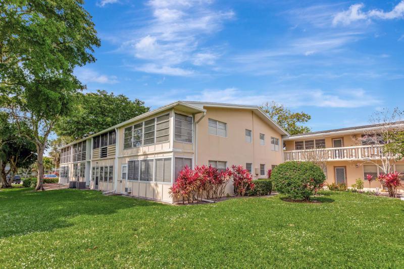  Condo & Townhome Photos