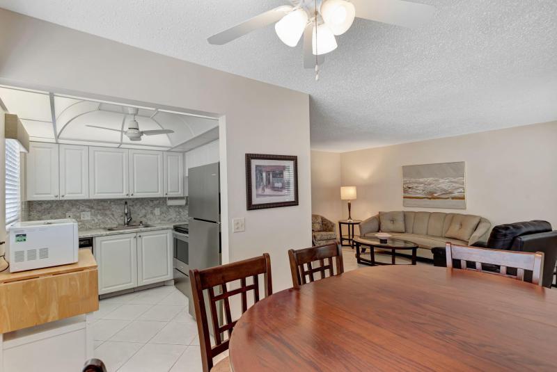  Condo & Townhome Photos