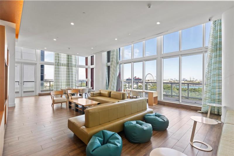  Condo & Townhome Photos