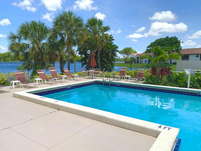  Condo & Townhome Photos