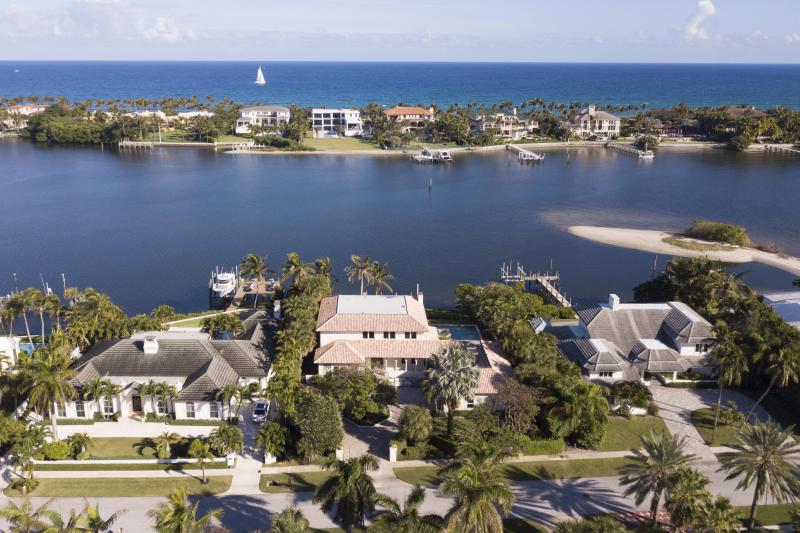  Single Family Homes Photo 2:  Manalapan,  FL 33462