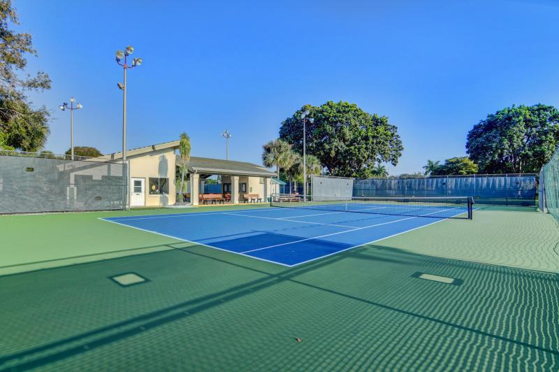  Condo & Townhome Photos