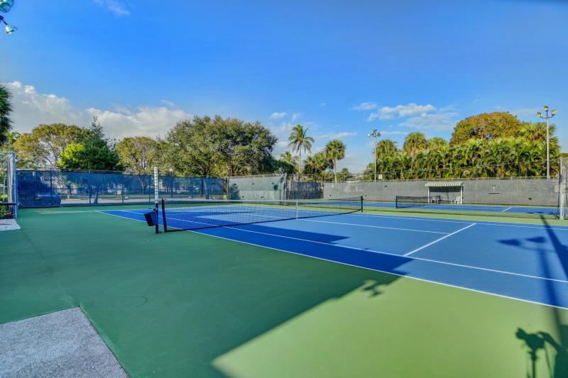  Condo & Townhome Photos