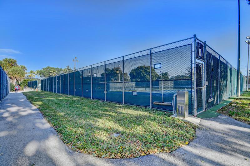  Condo & Townhome Photos